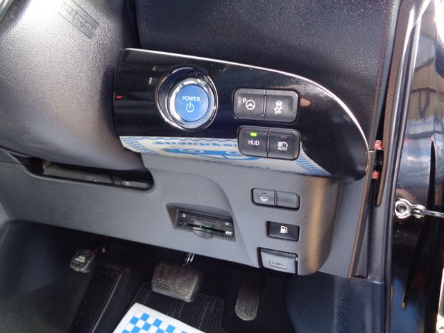 TOYOTA PRIUS 2016 Image 31