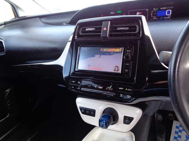 TOYOTA PRIUS 2016 Image 31