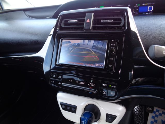 TOYOTA PRIUS 2016 Image 31