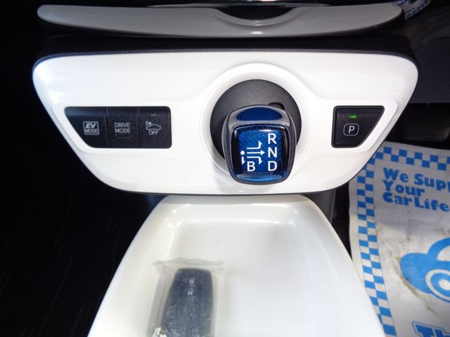 TOYOTA PRIUS 2016 Image 31