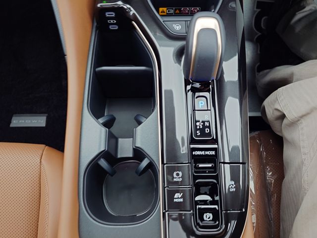 TOYOTA CROWN ESTATE 4WD 2025 Image 31