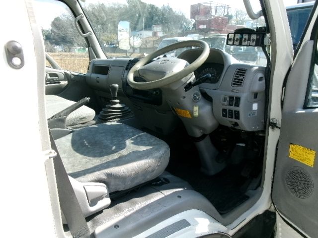 HINO DUTRO 2007 Image 31