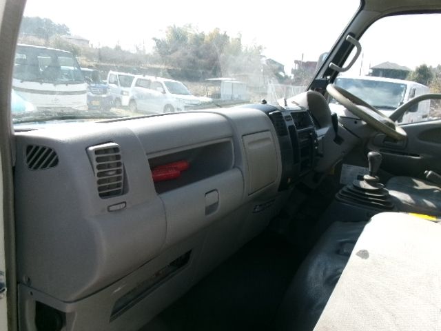 HINO DUTRO 2007 Image 31