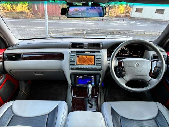 TOYOTA CROWN MAJESTA 2000 Image 31