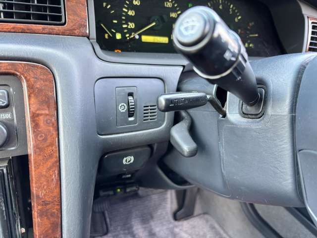 TOYOTA CROWN SEDAN 1998 Image 31