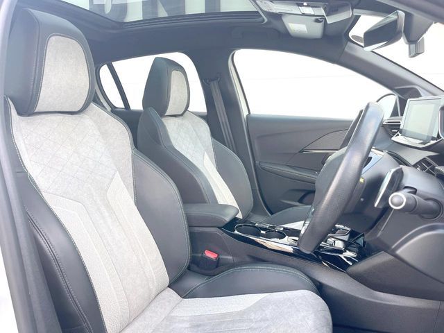 PEUGEOT 208 2020 Image 31