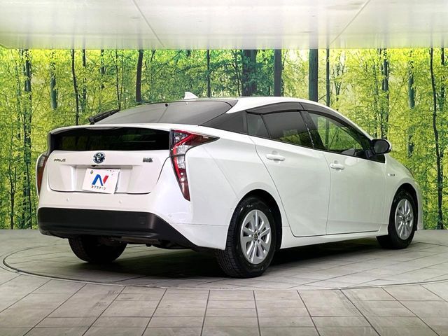 TOYOTA PRIUS 2017 Image 31