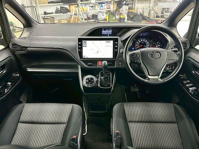 TOYOTA VOXY 2018 Image 31