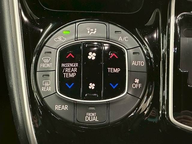 TOYOTA VOXY 2018 Image 31