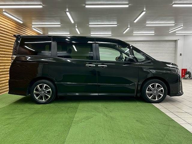 TOYOTA VOXY 2018 Image 31