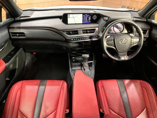 TOYOTA LEXUS UX250H 2019 Image 31