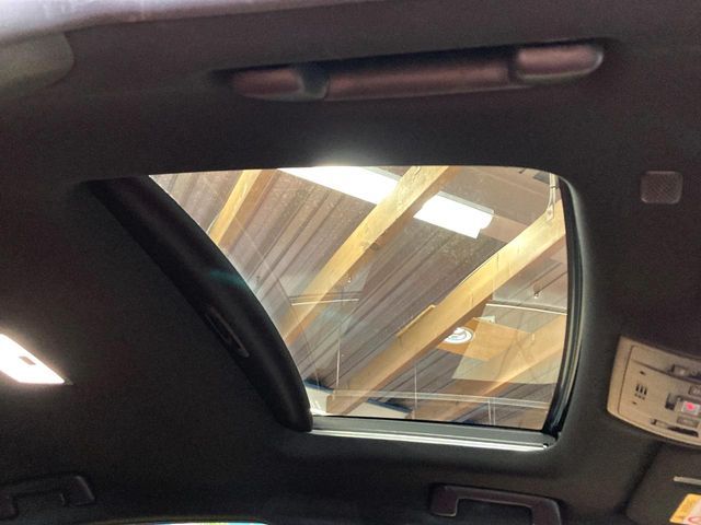 TOYOTA LEXUS UX250H 2019 Image 31