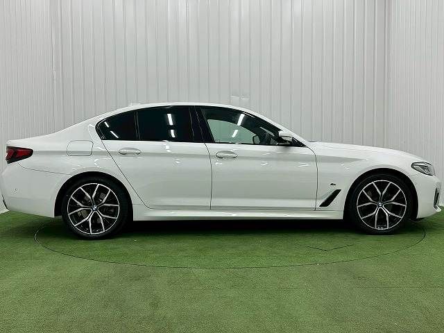 BMW 5SERIES SEDAN 2021 Image 31