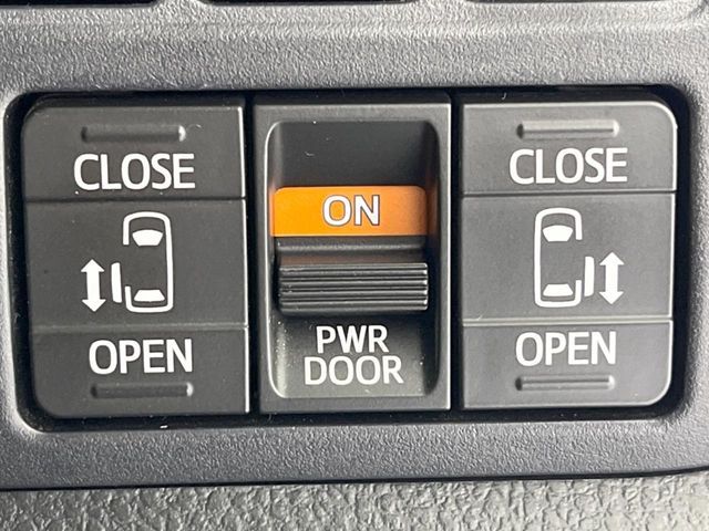 TOYOTA VOXY 2018 Image 31