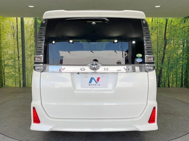 TOYOTA VOXY 2018 Image 31