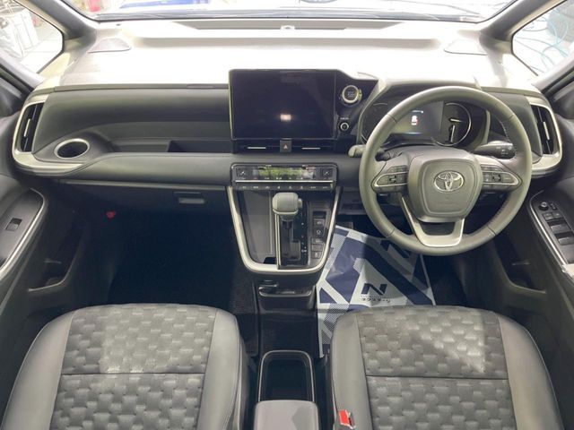 TOYOTA VOXY 2022 Image 31