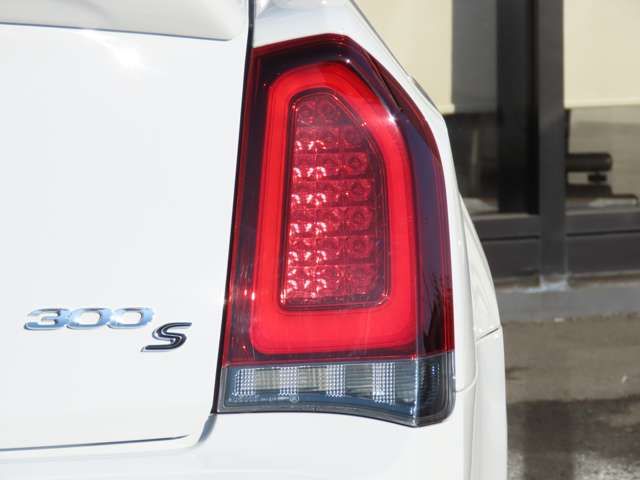 CHRYSLER 300 2017 Image 31