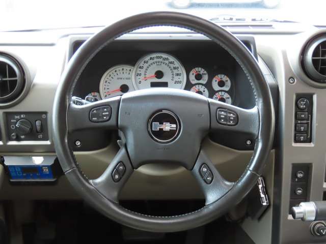 HUMMER H2 2004 Image 31