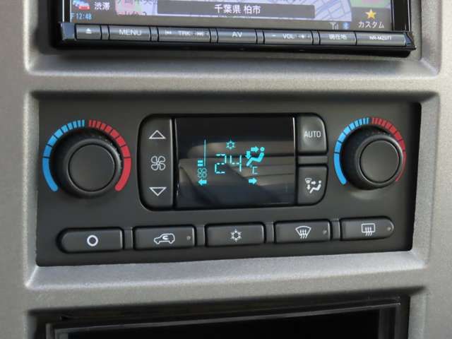 HUMMER H2 2004 Image 31