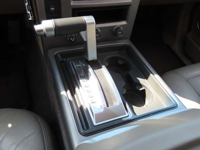 HUMMER H2 2004 Image 31