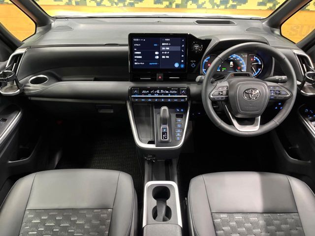 TOYOTA VOXY HYBRID 2025 Image 31