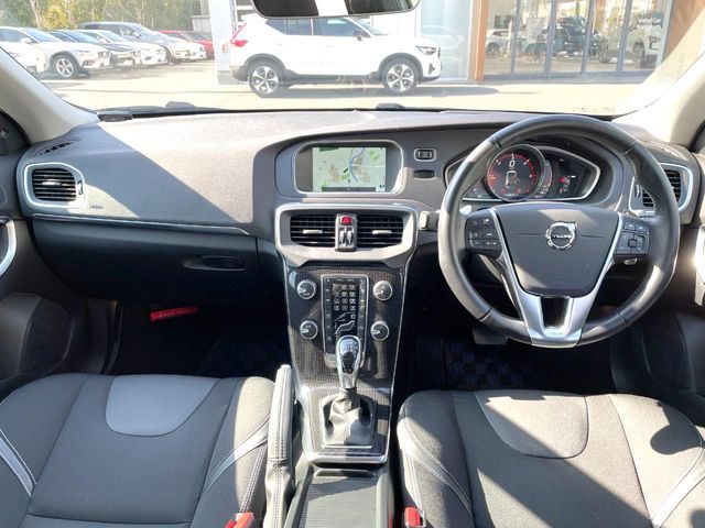 VOLVO V40 2017 Image 31