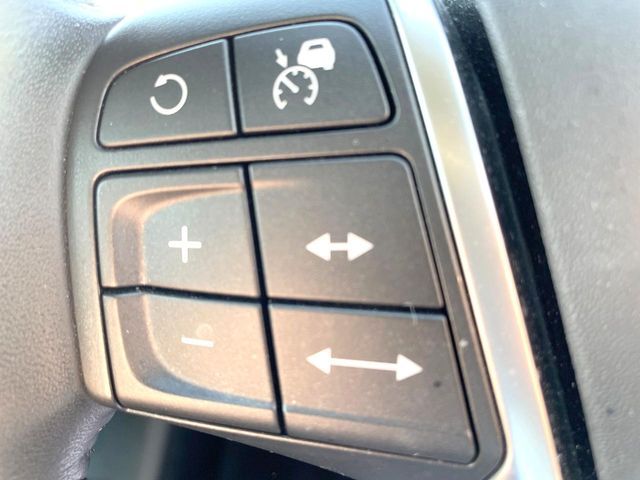 VOLVO V40 2017 Image 31