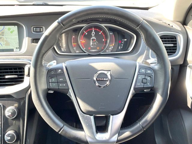 VOLVO V40 2017 Image 31