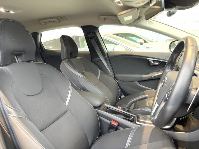 VOLVO V40 2017 Image 31