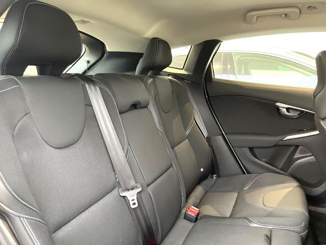 VOLVO V40 2017 Image 31