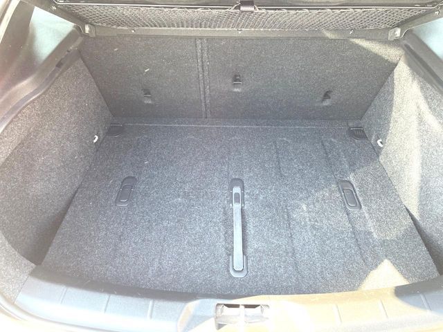 VOLVO V40 2017 Image 31