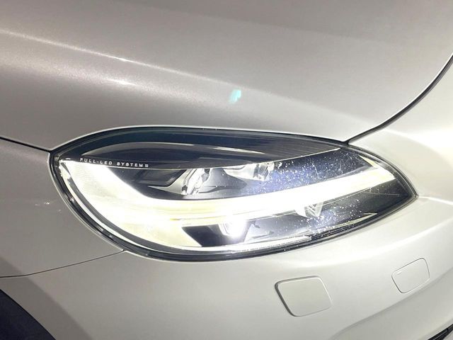 VOLVO V40 2017 Image 31