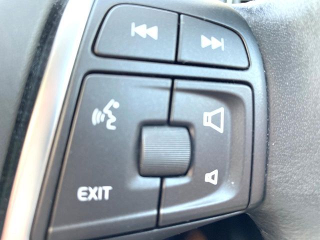 VOLVO V40 2017 Image 31