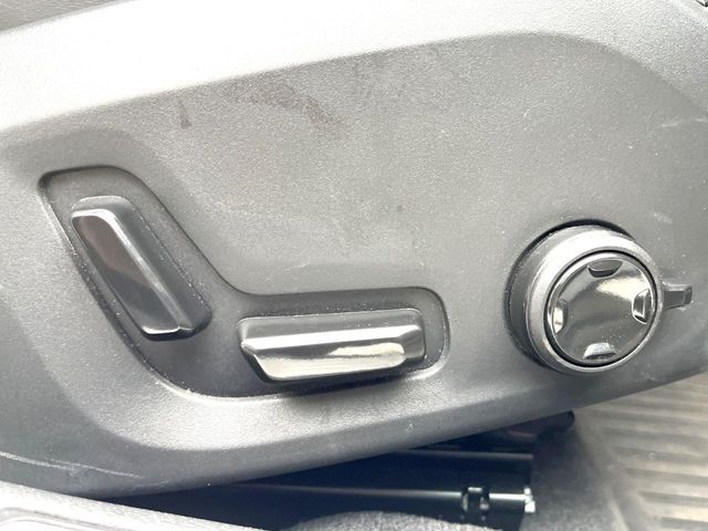 VOLVO V60 2023 Image 31