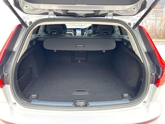 VOLVO V60 2023 Image 31
