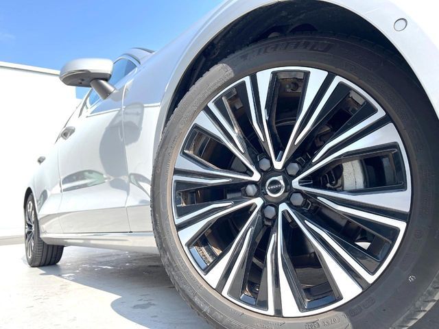 VOLVO V60 2023 Image 31