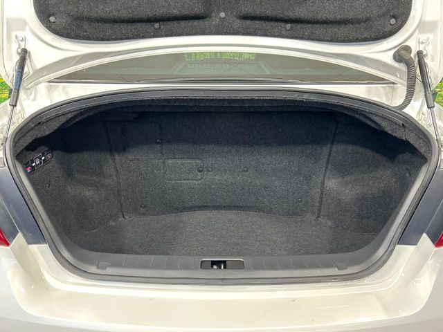 NISSAN FUGA HYBRID 2011 Image 31