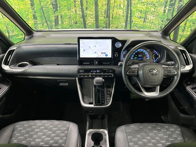 TOYOTA VOXY HYBRID 2022 Image 31