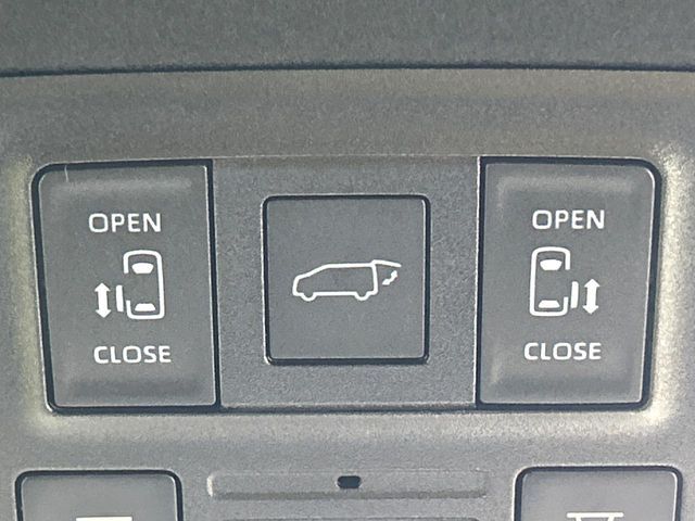 TOYOTA VOXY HYBRID 2022 Image 31