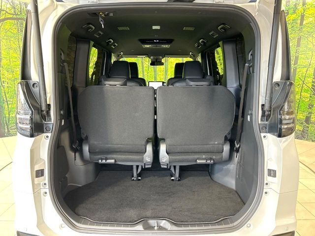 TOYOTA VOXY HYBRID 2022 Image 31