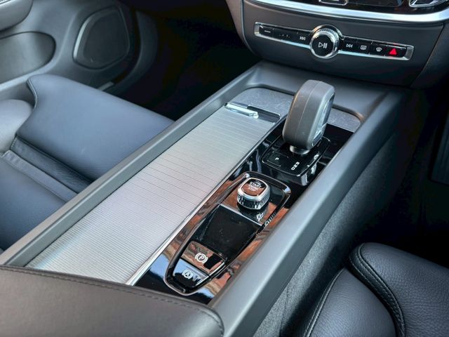 VOLVO V60 2024 Image 31