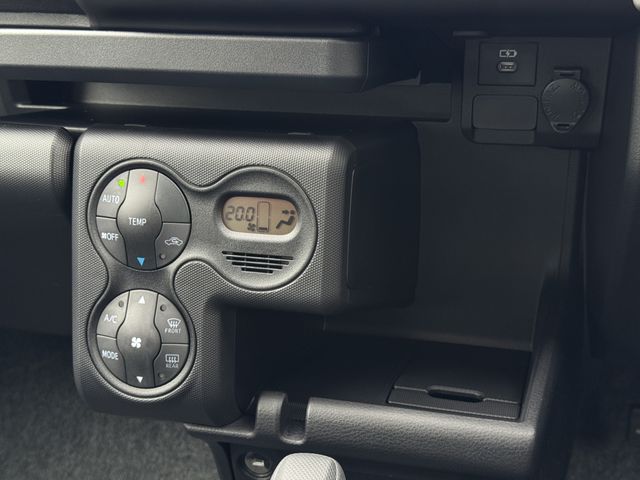 TOYOTA PROBOX VAN HYBRID 2026 Image 31