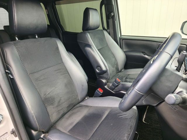 TOYOTA VOXY 2021 Image 31