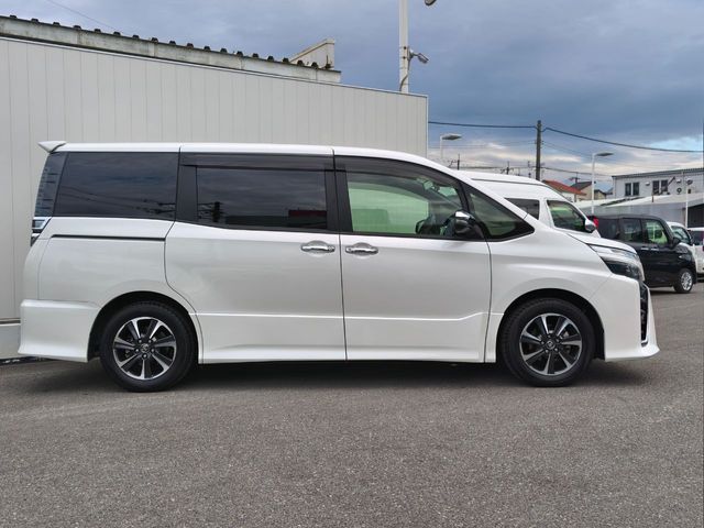 TOYOTA VOXY 2021 Image 31