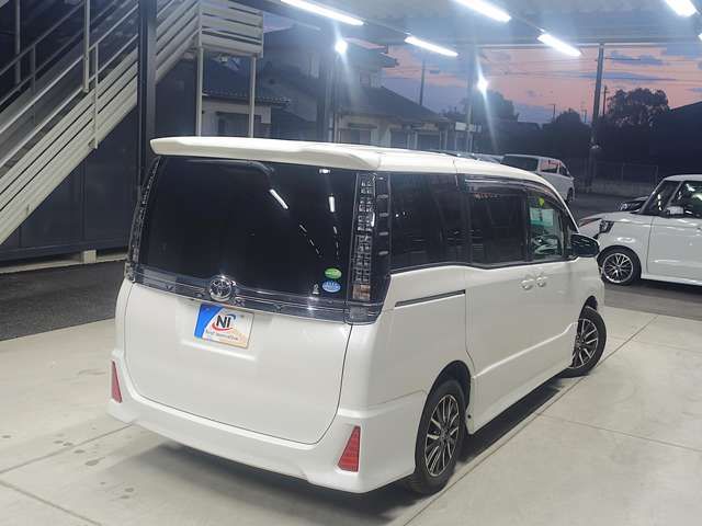 TOYOTA VOXY 2014 Image 31