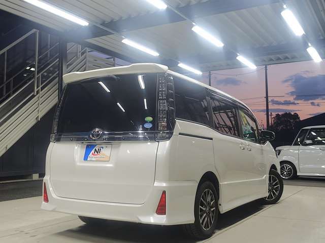 TOYOTA VOXY 2014 Image 31