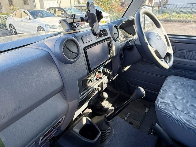 TOYOTA LANDCRUISER VAN 2015 Image 31