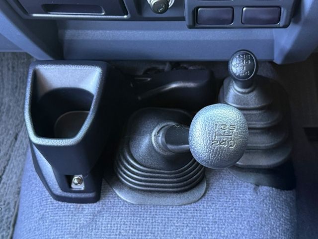 TOYOTA LANDCRUISER VAN 2015 Image 31