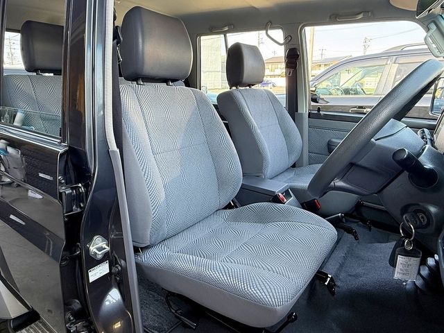 TOYOTA LANDCRUISER VAN 2015 Image 31