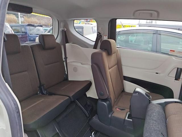 TOYOTA SIENTA 2017 Image 31